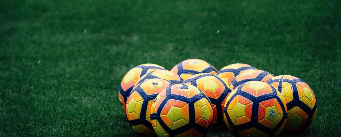 Maglie da calcio e performance: come la scelta del tessuto influisce su aerazione e comfort durante l'allenamento