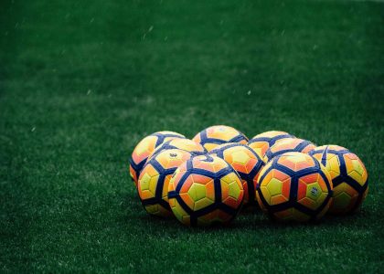 Maglie da calcio e performance: come la scelta del tessuto influisce su aerazione e comfort durante l'allenamento