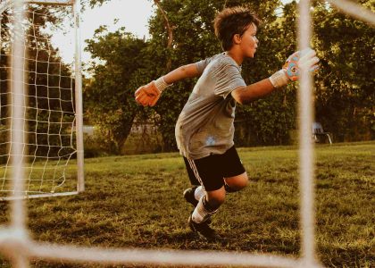 Puoi darmi qualche titolo di articolo sul perché mi piace indossare una maglia da calcio durante gli allenamenti?